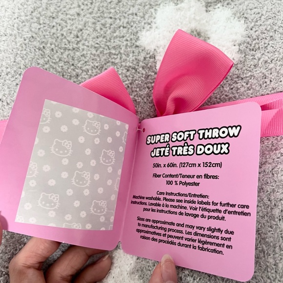 Hello Kitty Grey Blanket - Picture 4 of 4